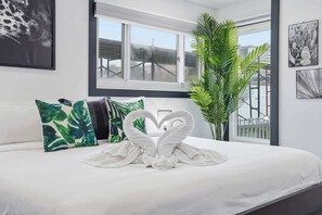 2 bedrooms, iron/ironing board, WiFi, bed sheets - The Summit 132-Ground Level Beachfront Condo (Panama City)