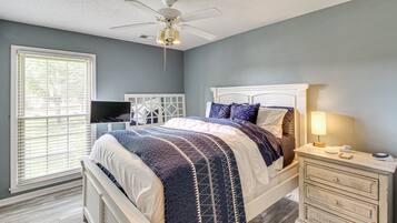 3 bedrooms, in-room safe, desk, iron/ironing board
