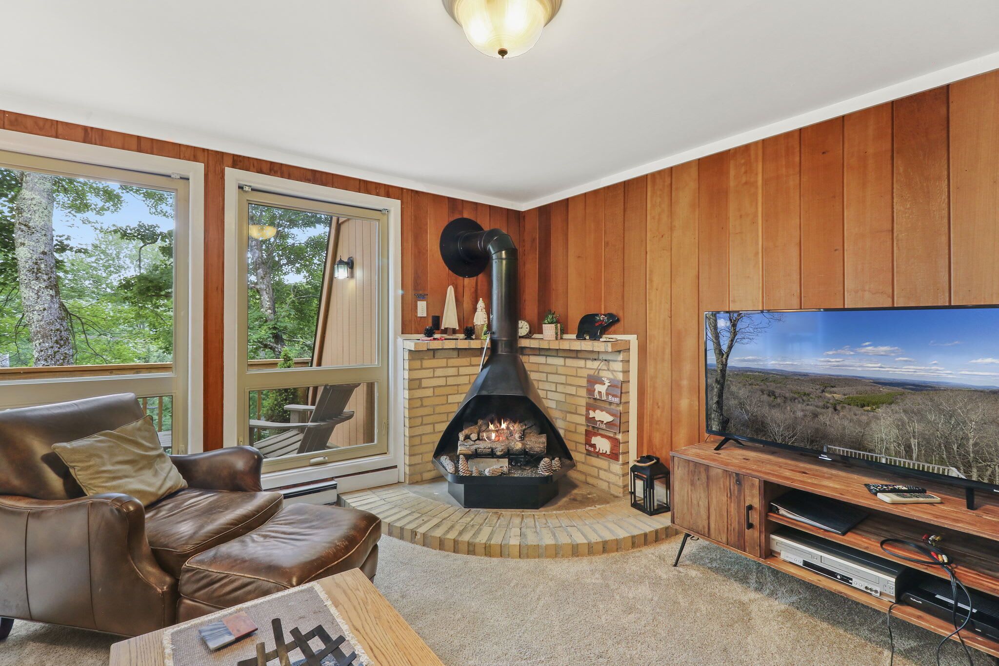 •Rustic Condo• Pool Fun + Hot Tub!