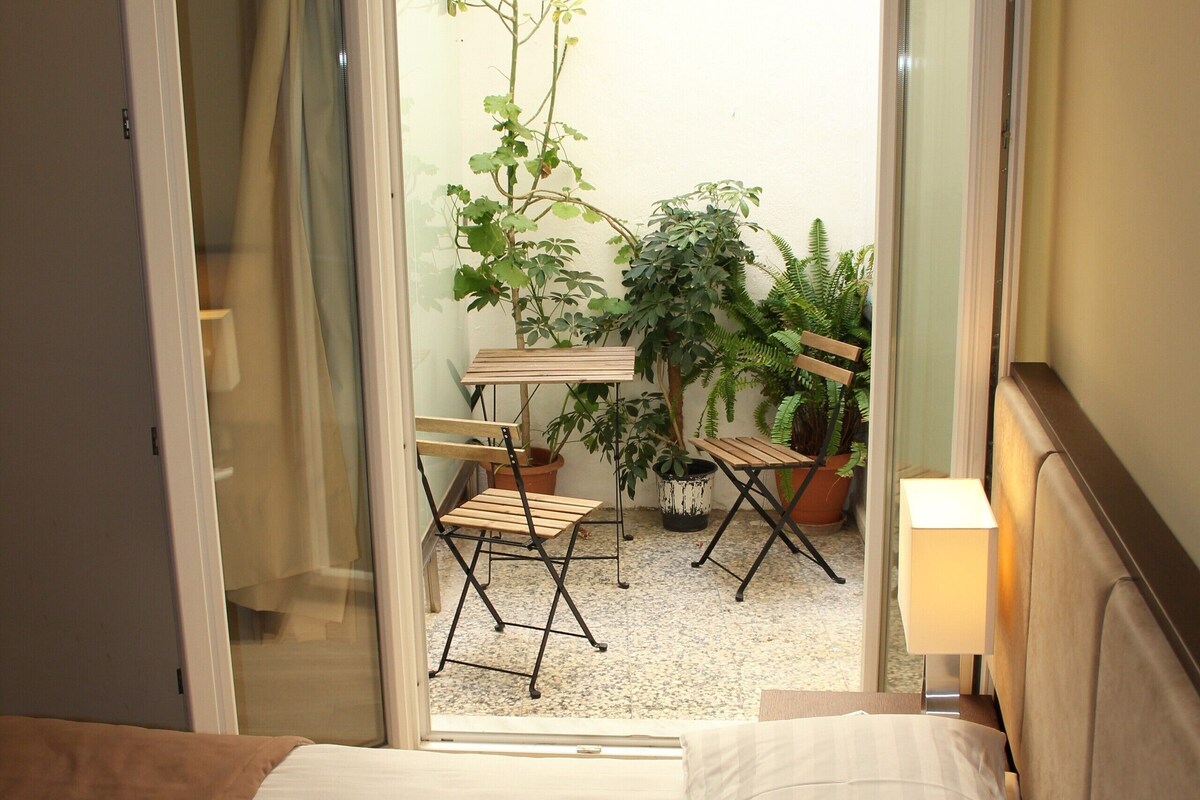 In-room safe, WiFi (free)
