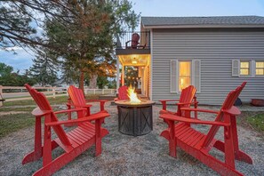 Terrace/patio - Old Farmhouse , Downtown Monument (Monument)