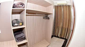 Standard Triplo Solteiro | 手提電腦工作空間、免費 Wi-Fi、床單