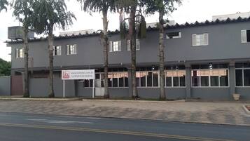 Fachada de la propiedad