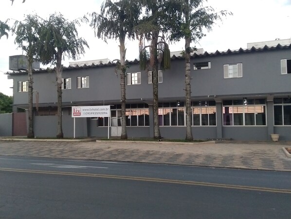 Front of property - Liv Hotel (Porto Ferreira)