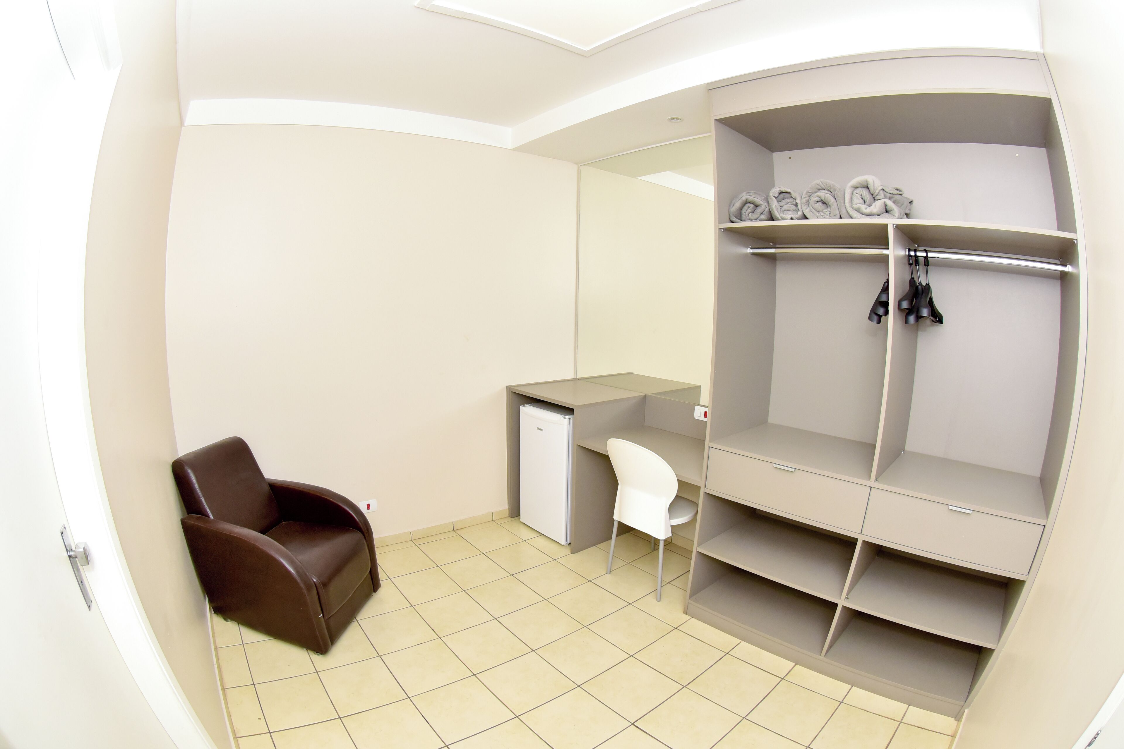 Deluxe | 筆電工作空間、免費無線上網、床單