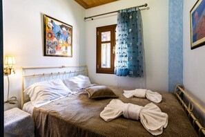 2 bedrooms, iron/ironing board, travel cot, WiFi