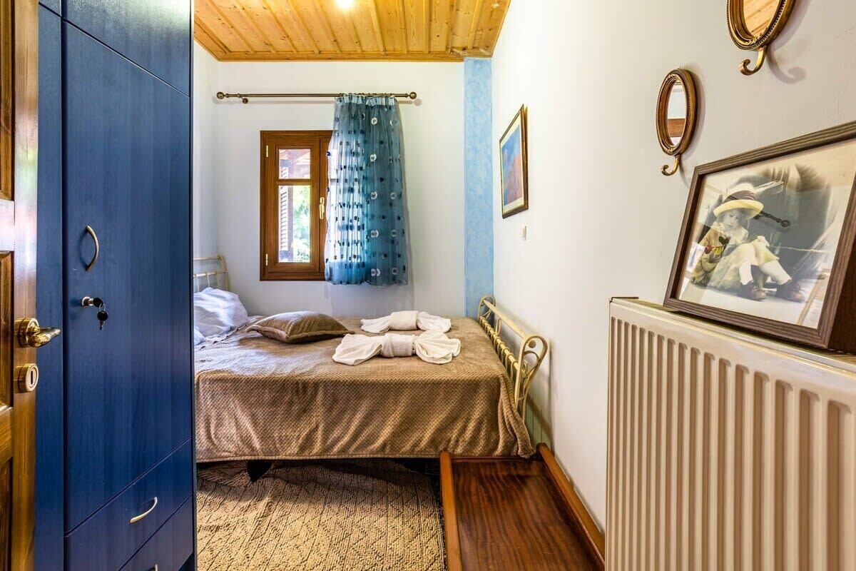 2 habitaciones, tabla de planchar con plancha, cuna de viaje y wifi 