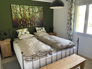 4 dormitorios, cuna de viaje, wifi gratis y ropa de cama