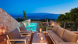 A terrace with a pool, outdoor seating, and a view of mountains. - Villa Anemi in Sternes (Chania)