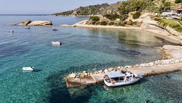 A coastal area with clear waters, boats, and a rocky shoreline. - Villa Alexandros in Spartia (Kefalonia)