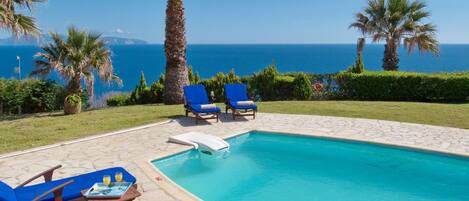 Villa | 3 bedrooms, travel crib