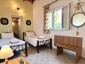 Travel cot