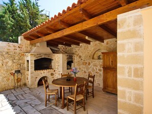 Villa | 3 bedrooms, travel cot