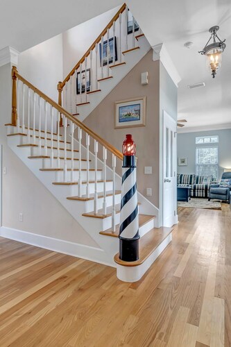 Aqua Vista - Cozy beach home w/ large deck