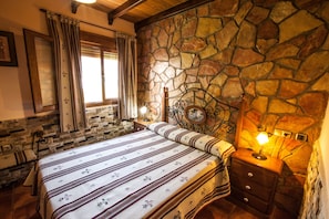 Luxury Apartment | Premium bedding, down comforters, memory foam beds - CASAS RURALES BENARUM (Alpujarra de la Sierra)