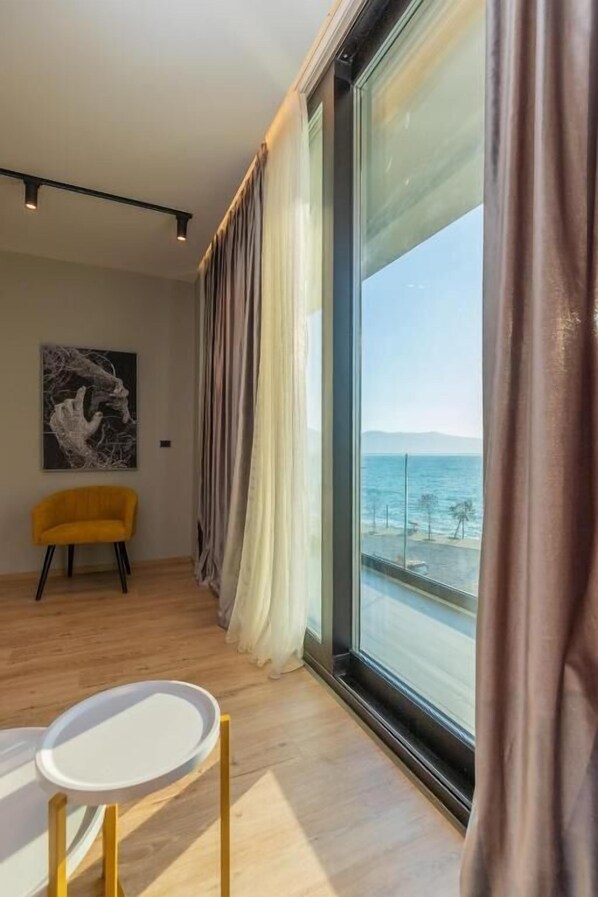 Family Room, Sea View | Minibar, in-room safe, soundproofing, free WiFi - Esbjerg Hotel (Vlorë)
