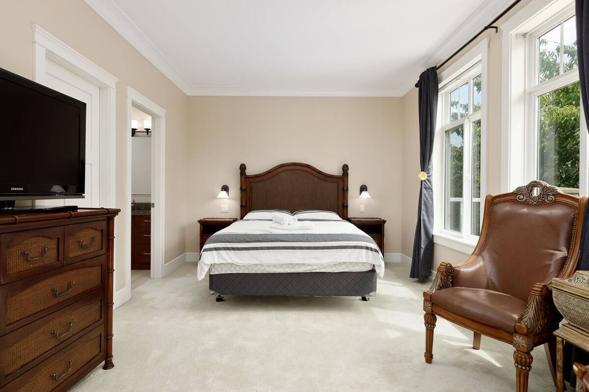 Family Double Room | Blackout drapes, iron/ironing board (on request), WiFi (free)