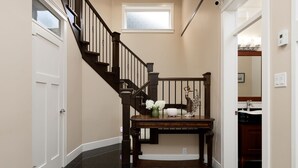 Unclassified image, 3 of 15, button - Lina House (Richmond)