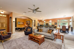 Living area - Casa Dynamite 4 Bedroom Home by RedAwning (Cave Creek)