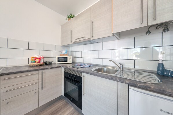 Fridge, microwave, oven, stovetop