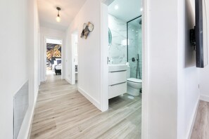 Shower, hair dryer, towels, soap - Casa Eva - Pool, BBQ & Free Parking By LVH (Puerto del Carmen)