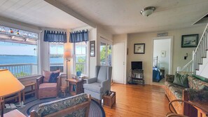 TV, lareira, DVD player