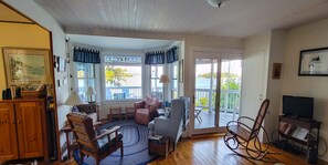 TV, lareira, DVD player