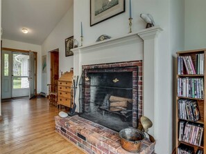 Interior - Breathtaking Oceanfront Views, Private Dock & Osprey Nest at Merwick Cottage (Georgetown)