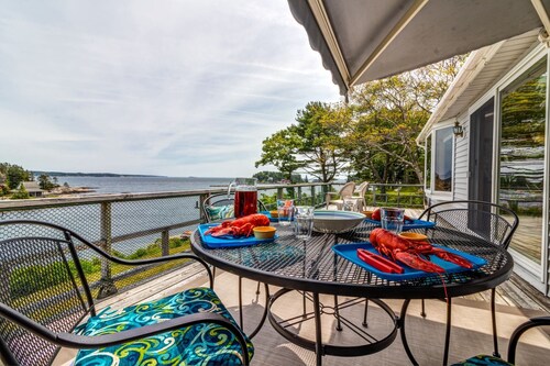 Breathtaking Oceanfront Views, Private Dock & Osprey Nest at Merwick Cottage
