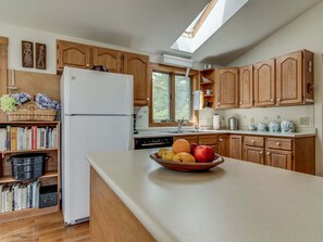 Fridge, microwave, oven, stovetop - Experience coastal charm at Merwick Cottage in Georgetown, ME, with 3 bedrooms and waterfront views. (Georgetown)