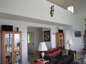 Fernseher, Kamin, DVD-Player