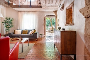 Télévision, table de tennis de table