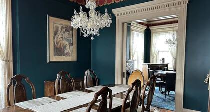 The Mansion on Park Avenue - walk to downtown Galena