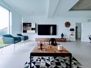 Een flatscreentelevisie