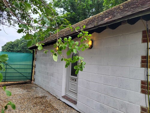 Rural Cottage| Stunning Views| with Free Parking| Quiet