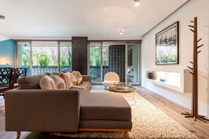 Televisión y oficina 