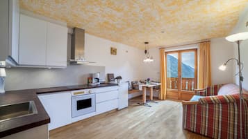 Kühlschrank, Ofen, Herdplatte, Geschirrspüler