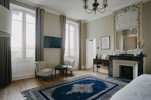 Suite | Escritorio, espacio para trabajar con un portátil, wifi gratis