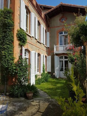 Exterior - B&B Le Domaine des Marcoujans (Saint-Élix-le-Château)