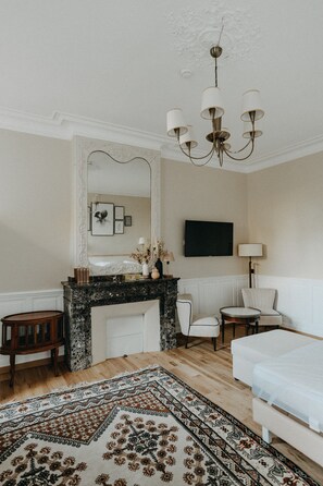 Luxury Suite | Desk, laptop workspace, free WiFi, bed sheets - B&B Le Domaine des Marcoujans (Saint-Élix-le-Château)