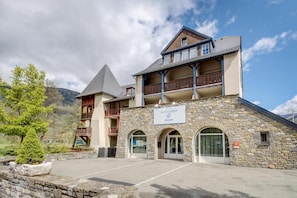 Exterior - Wifi, 50m from resort center, sauna, jacuzzi, hammam, terrace, balcony, parking, tv, ski locker (Loudenvielle)