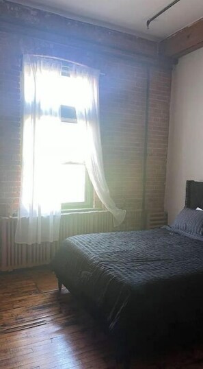 1 bedroom, WiFi - Urban Chic loft, located in (New Center) Midtown. (Detroit)