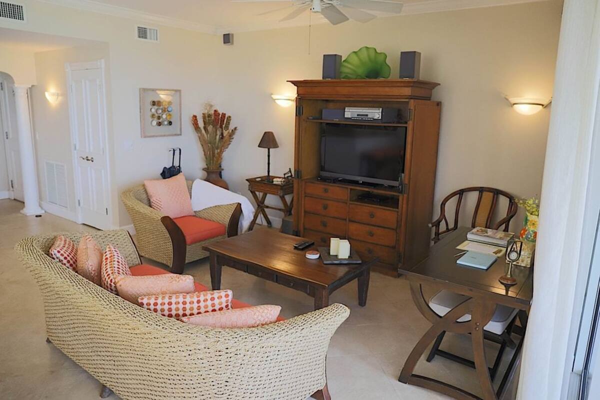 Grand Condo | Living area