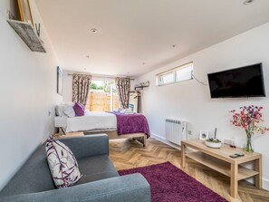 1 chambre, fer et planche Ă repasser, Wi-Fi gratuit, draps fournis