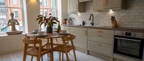 冰箱、微波炉、烤箱、洗碗机