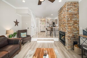 Smart TV, fireplace
