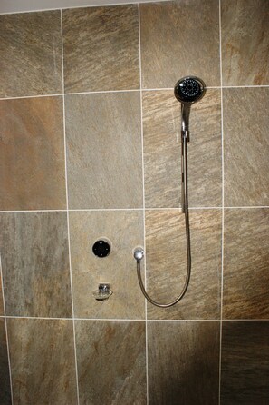 Cottage, 4 Bedrooms (Glendun) | Bathroom | Hair dryer, towels, shampoo - Glendun Self Catering (Ballymena)