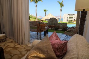 TV - Ocean View Stylish 1BR Condo for a Perfect Getaway (Cabo San Lucas)