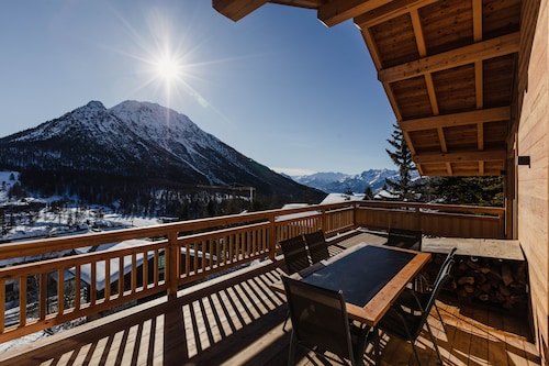 *NEW* Chalet La Ferme des Ours, 18 people with sauna, jacuzzi, home gym & cinema