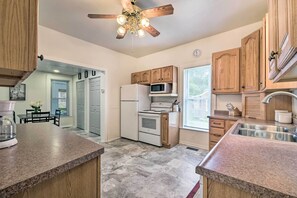 Fridge, microwave, stovetop, dishwasher